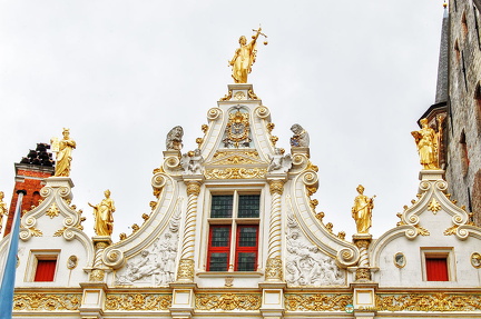 Lady Justice crowns the Old Court of Justice